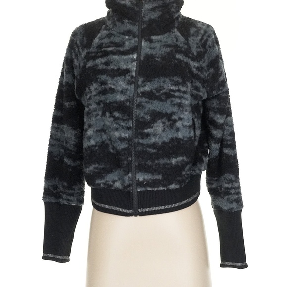 Athleta Tugga Sherpa Jacket Fog Camo  Size Medium - Picture 4 of 10
